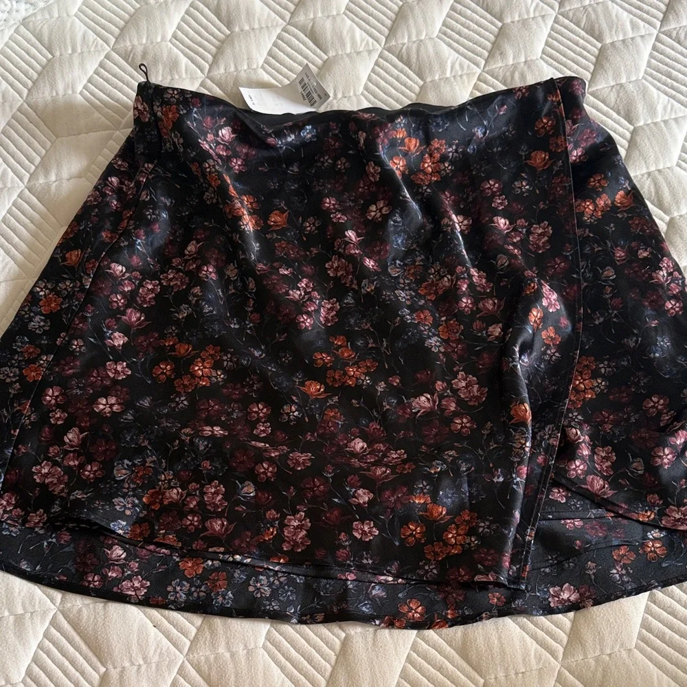 Abercrombie Floral Satin Skirt - Black with Burgundy Floral - Picture 1 of 4